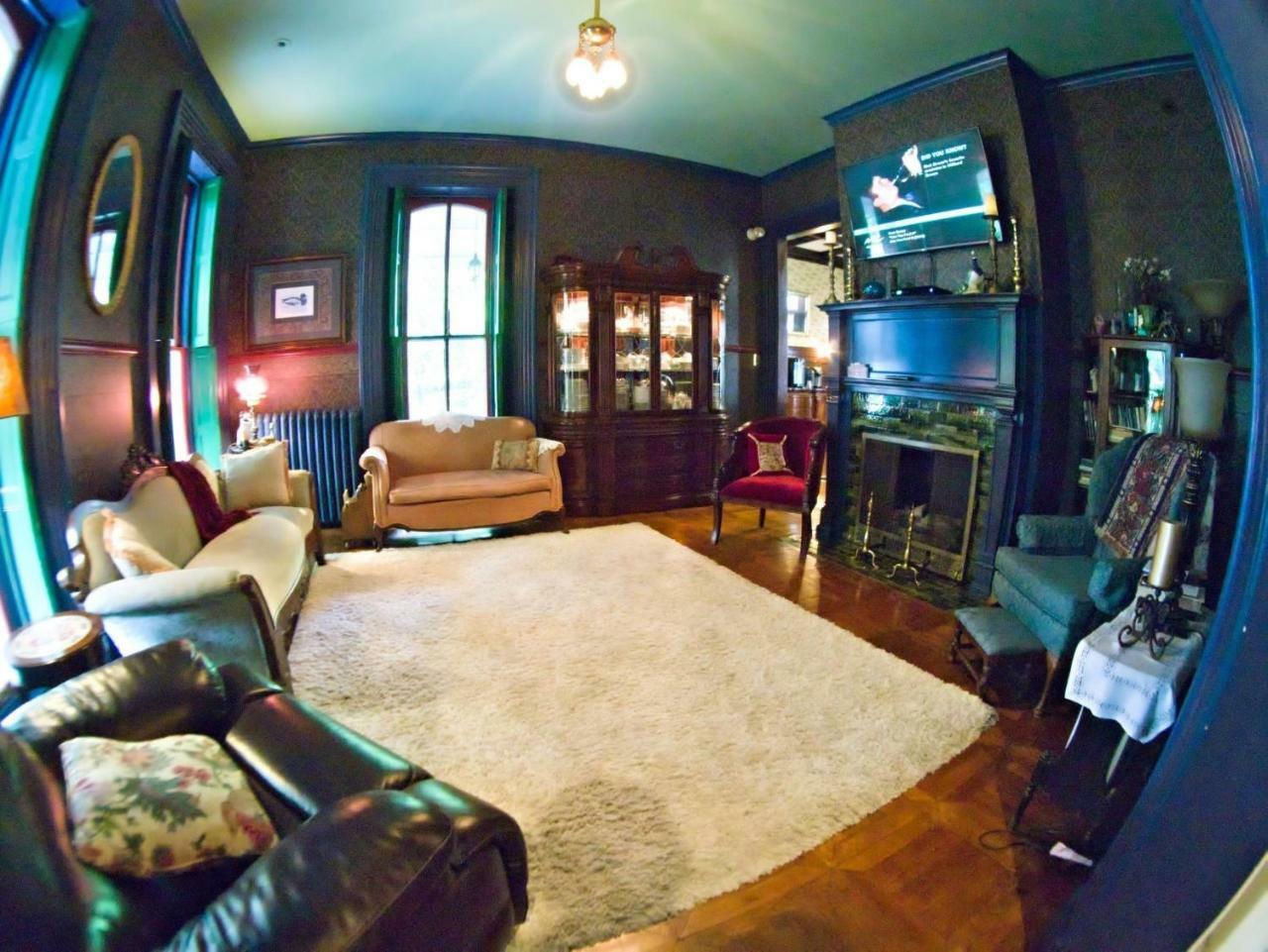Deluxe Double Room (2 Adults + 1 Child)